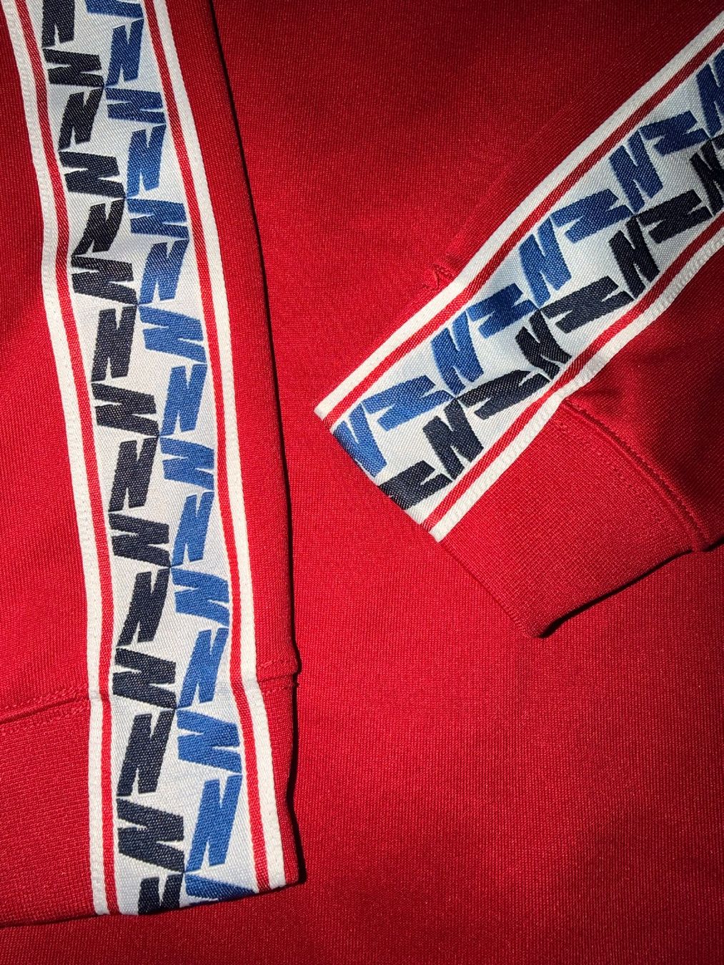 Nike Maglioni & Felpe: Nike Sweatshirt Red Tape Logo Pattern Size S – Nuovo (secondo la descrizione) da Lausanne venduto da b_r_6z5f 1