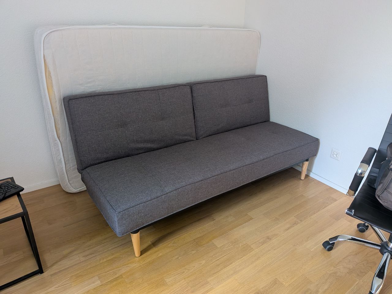 Sofas: Grey Sofa Bed - Perfect for Guests!m – Gebraucht aus Zürich von zam_5lzj