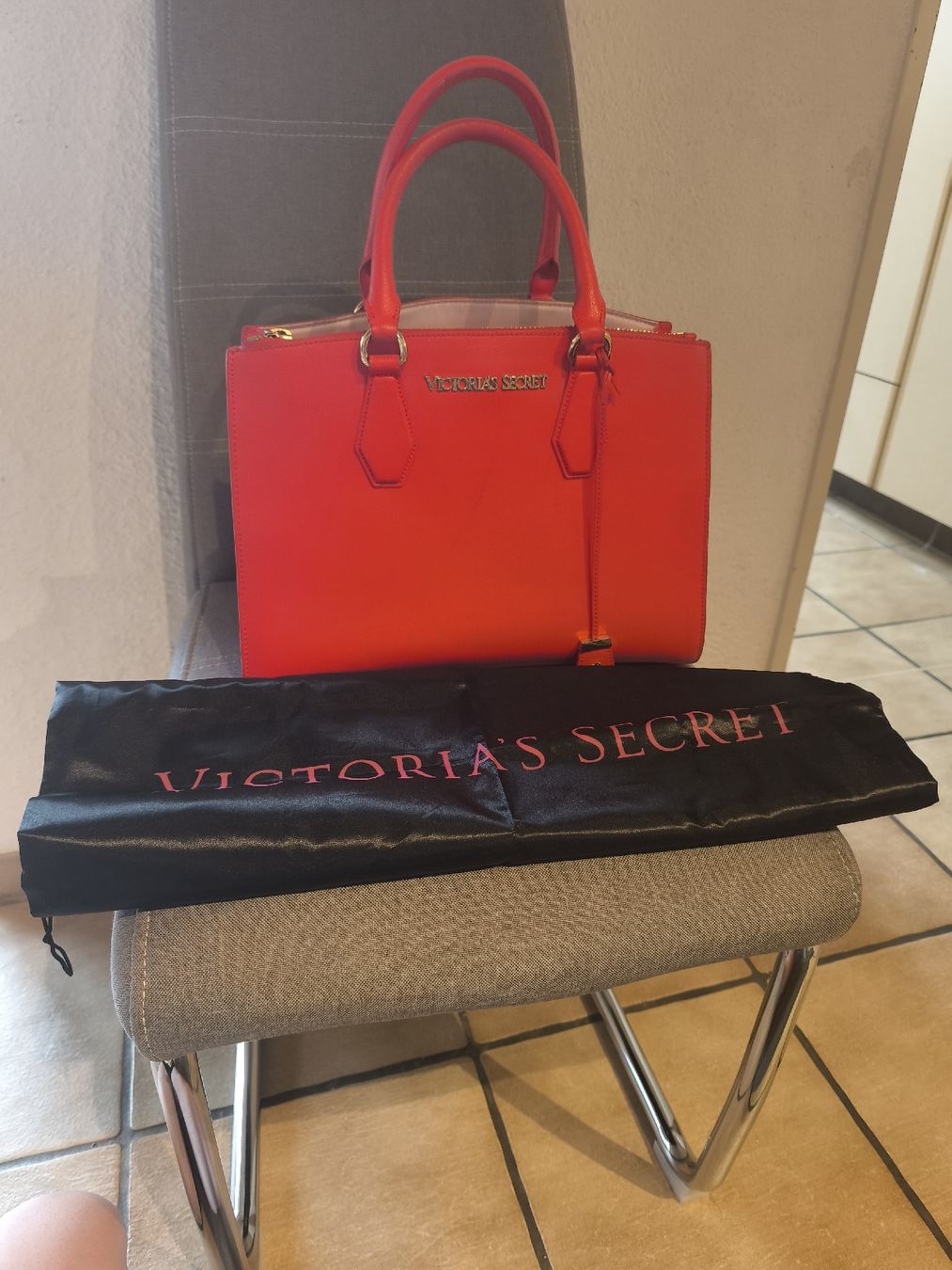 Victoria's Secret Borse: Victoria's Secret Handtasche rot – Usato da Subingen venduto da MZubi