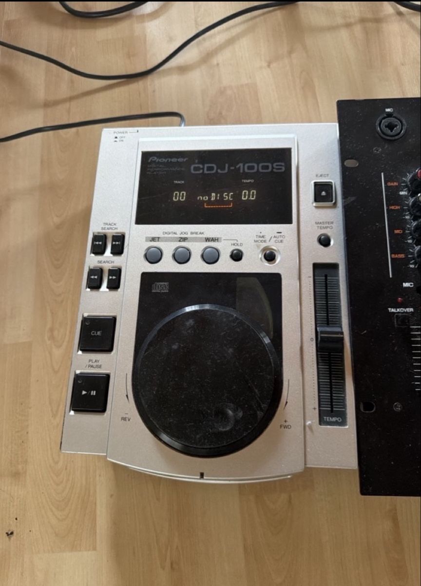 Mischpulte: Mischpult mit CD Playern komplett  – Gebraucht aus Murten von VWT25 4
