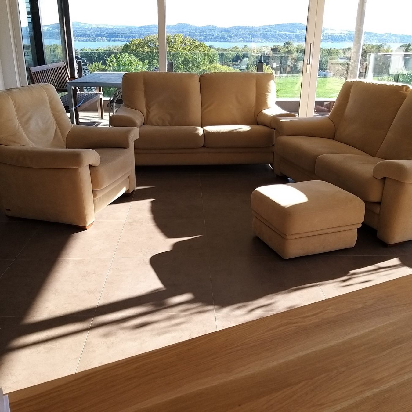 Sofas: 2 Canapés, 1 fauteuil, 1 pouf – Gebraucht aus Onnens VD von Bleuet06 1