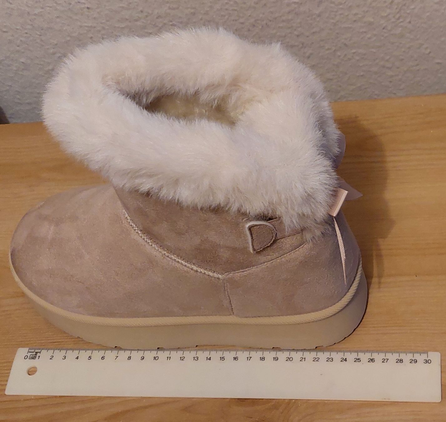 Scarpe da donna: Neue Stiefel beige, Gr. 37.5 – Nuovo (secondo la descrizione) da Oberwil BL venduto da Hunajakakku 3