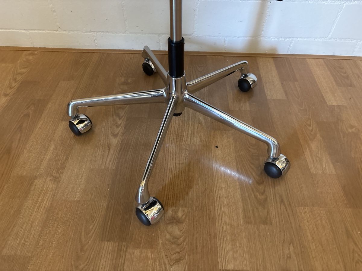 Vitra Stühle: Vitra Eames Alu Chair Bürostuhl – Gebraucht aus Basel von magnummarine 3