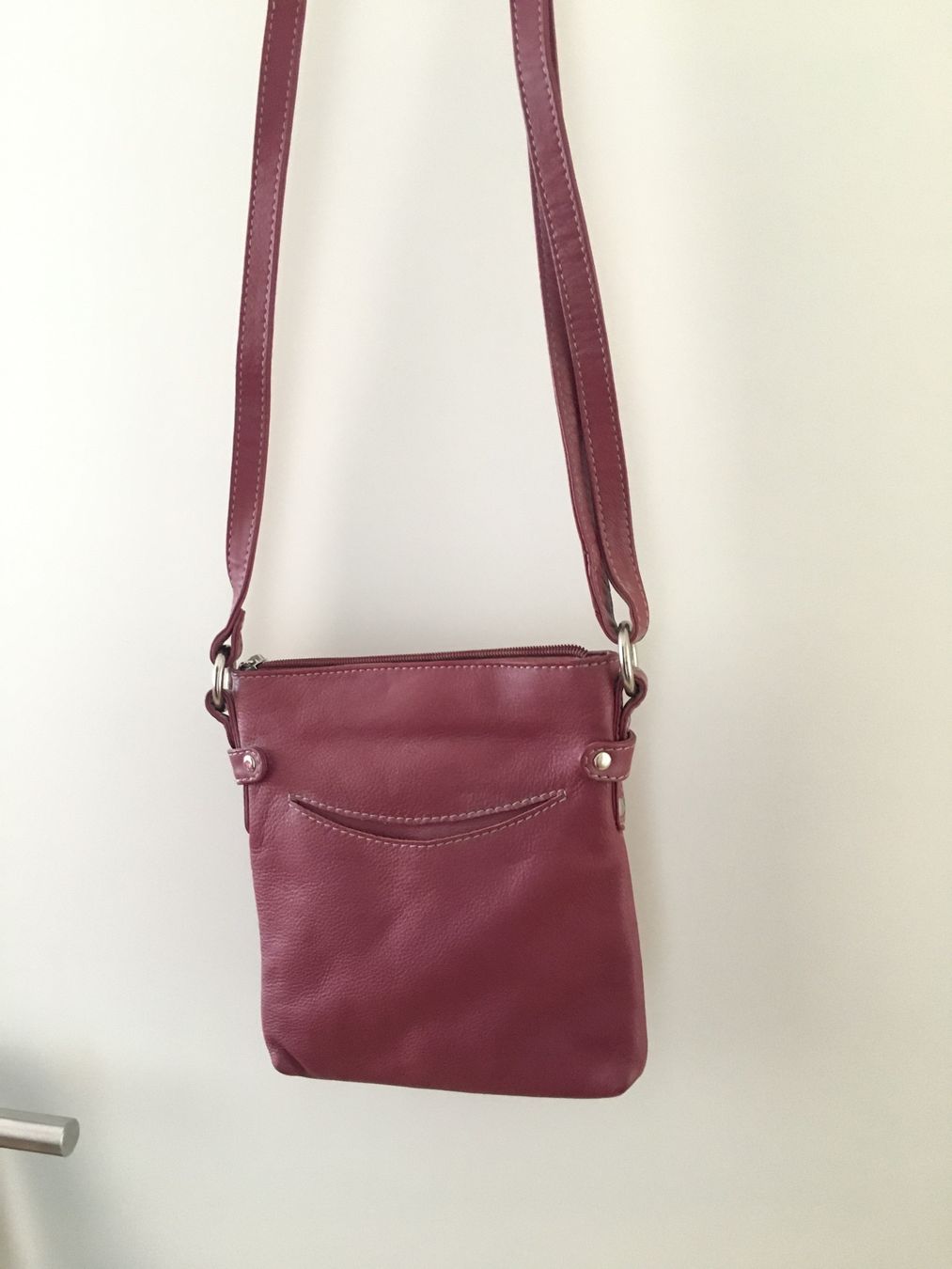 Taschen für Damen: Umhängetasche bordeaux – Neu (gemäss Beschreibung) aus Suhr von mar_6lb7 1