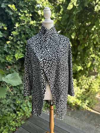 MNG BASICS Cardigan Gr. S (Schwarz/Weiss/Leo)
