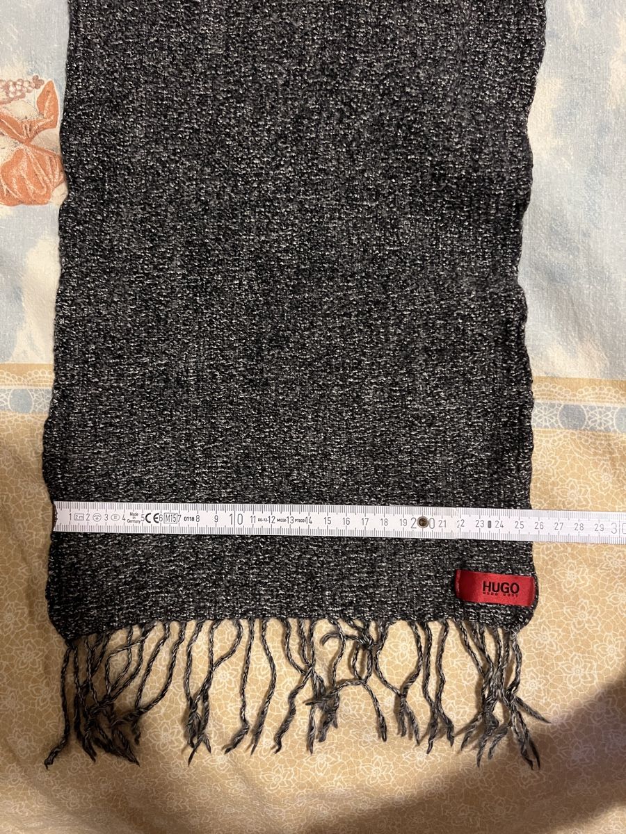 Hugo Boss Altro abbigliamento per bambino: Hugo Boss Kinderschal Länge 87cm – Usato da Jona venduto da Flexer02 5