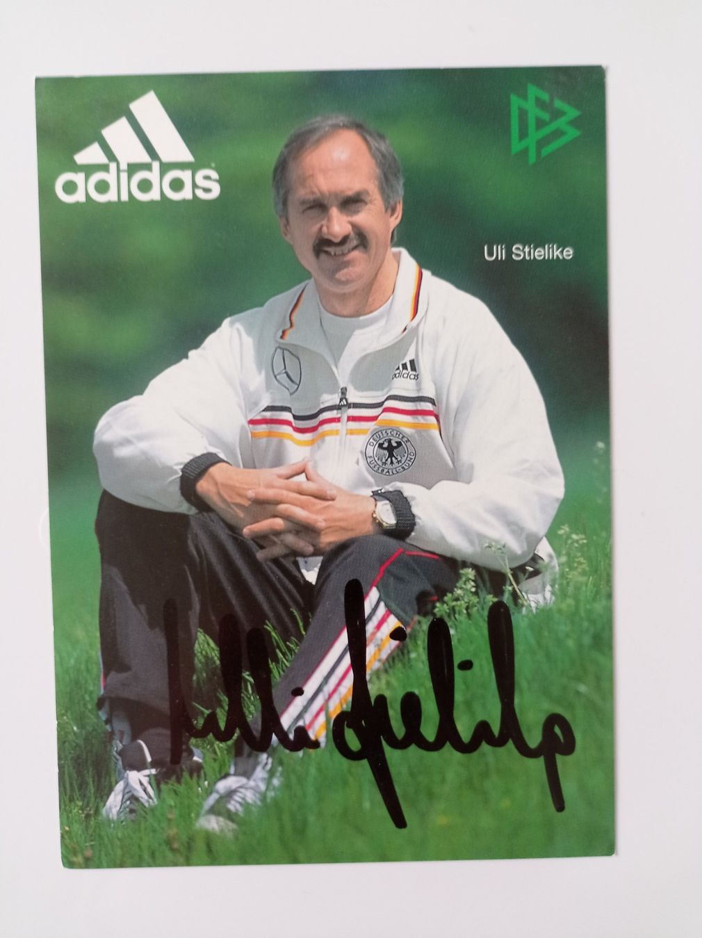 Autografi: Uli Stielike original signierte Autogrammkarte – Usato da Menziken venduto da Autogramme