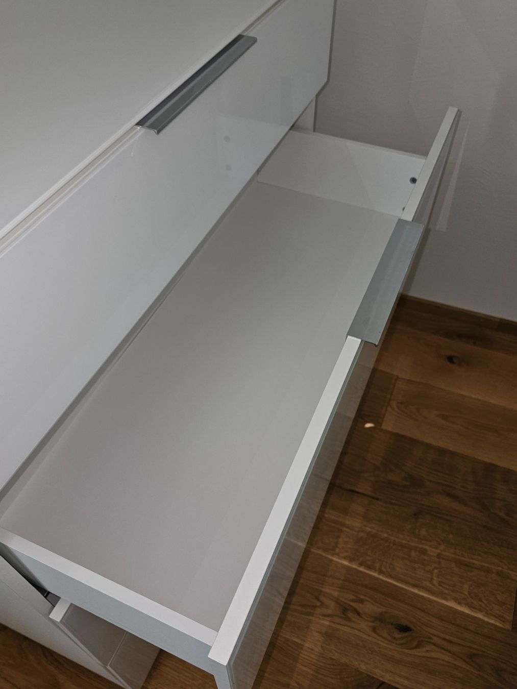 Cassettiere: Kommode in Weiss mit 4 Schubladen – Usato da Seengen venduto da DorisAlias 2