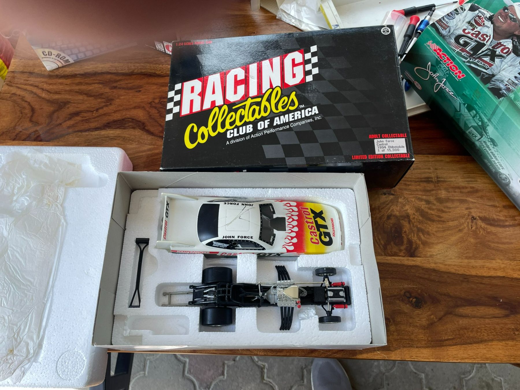 Modellini d'auto: NHRA 1994 Oldsmobile John Force     1:24 Dragster – Nuovo e nell'imballaggio originale da Wohlen AG venduto da Erelpowerline 1