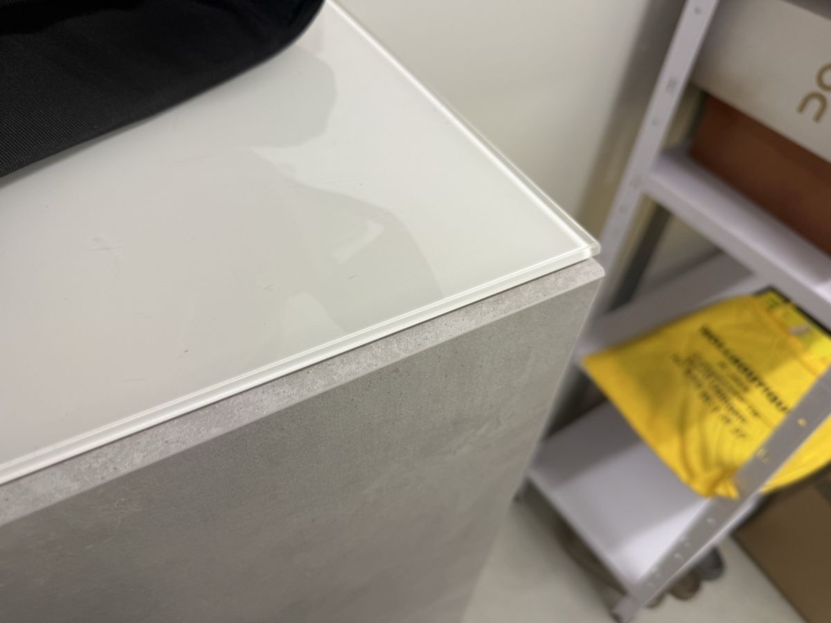 Armadi: Ikea Besta Schrank mit Glasplatte – Usato da Wettingen venduto da myworldsking 1