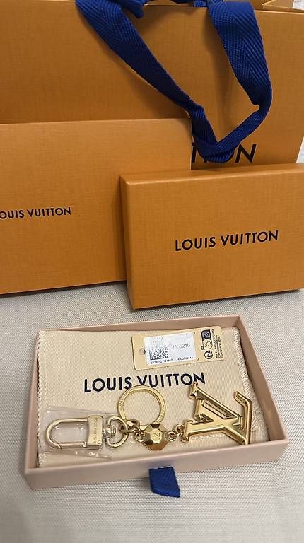 Louis Vuitton Portachiavi: LV Facettes Schlüsselanhänger – Nuovo e nell'imballaggio originale da Basel venduto da SibylleP