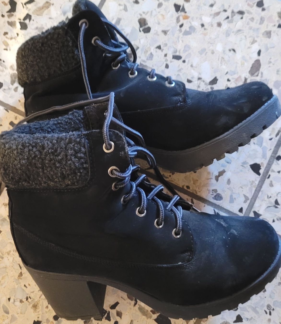 Scarpe da donna: Damen Stiefel schwarz Grösse 38 – Usato da Brugg AG venduto da Ela_Obi