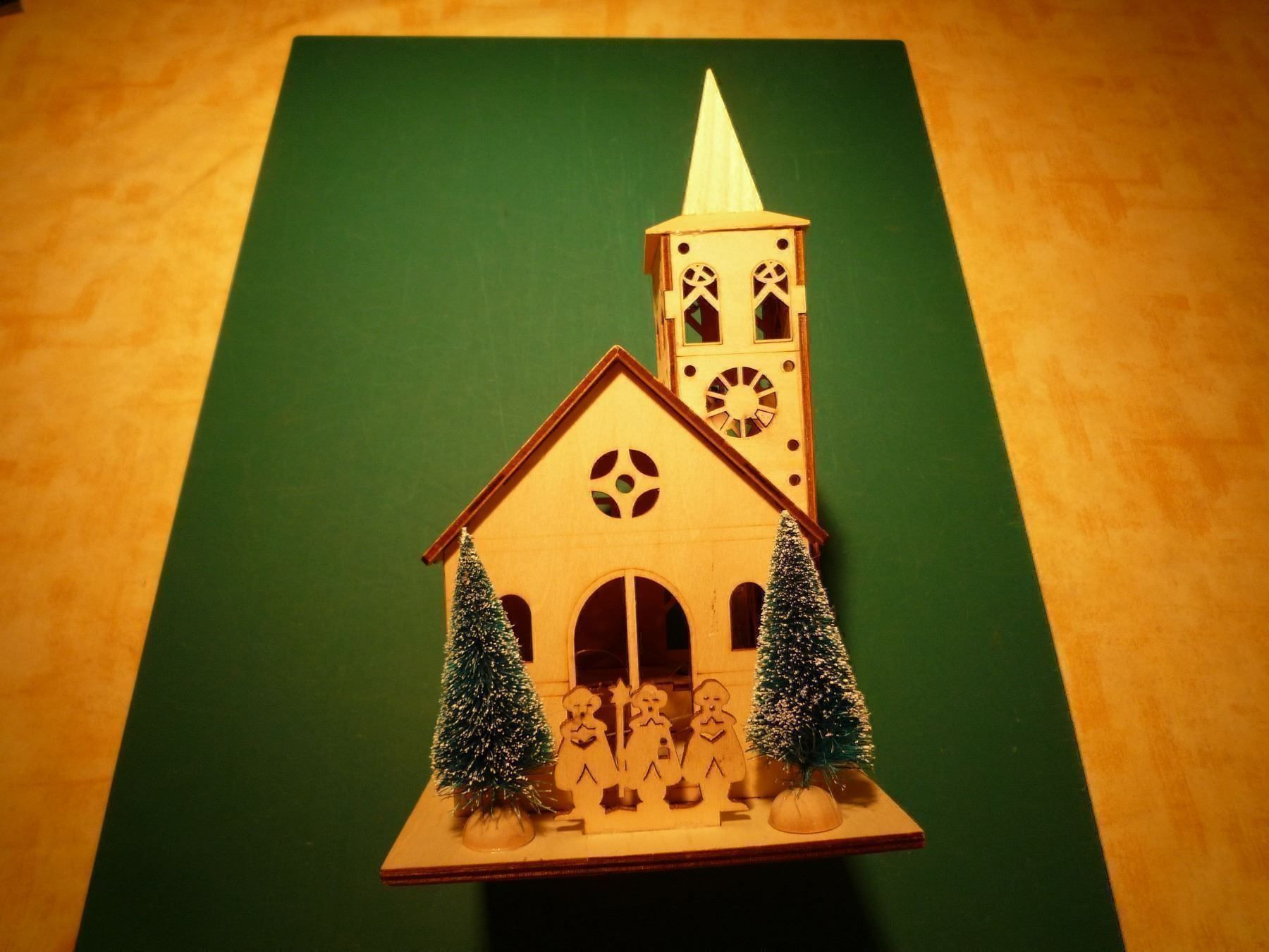 Articoli in legno: Kirche aus Sperrholz mit Beleuchtung – Usato da Rafz venduto da Sonnenblume305 2