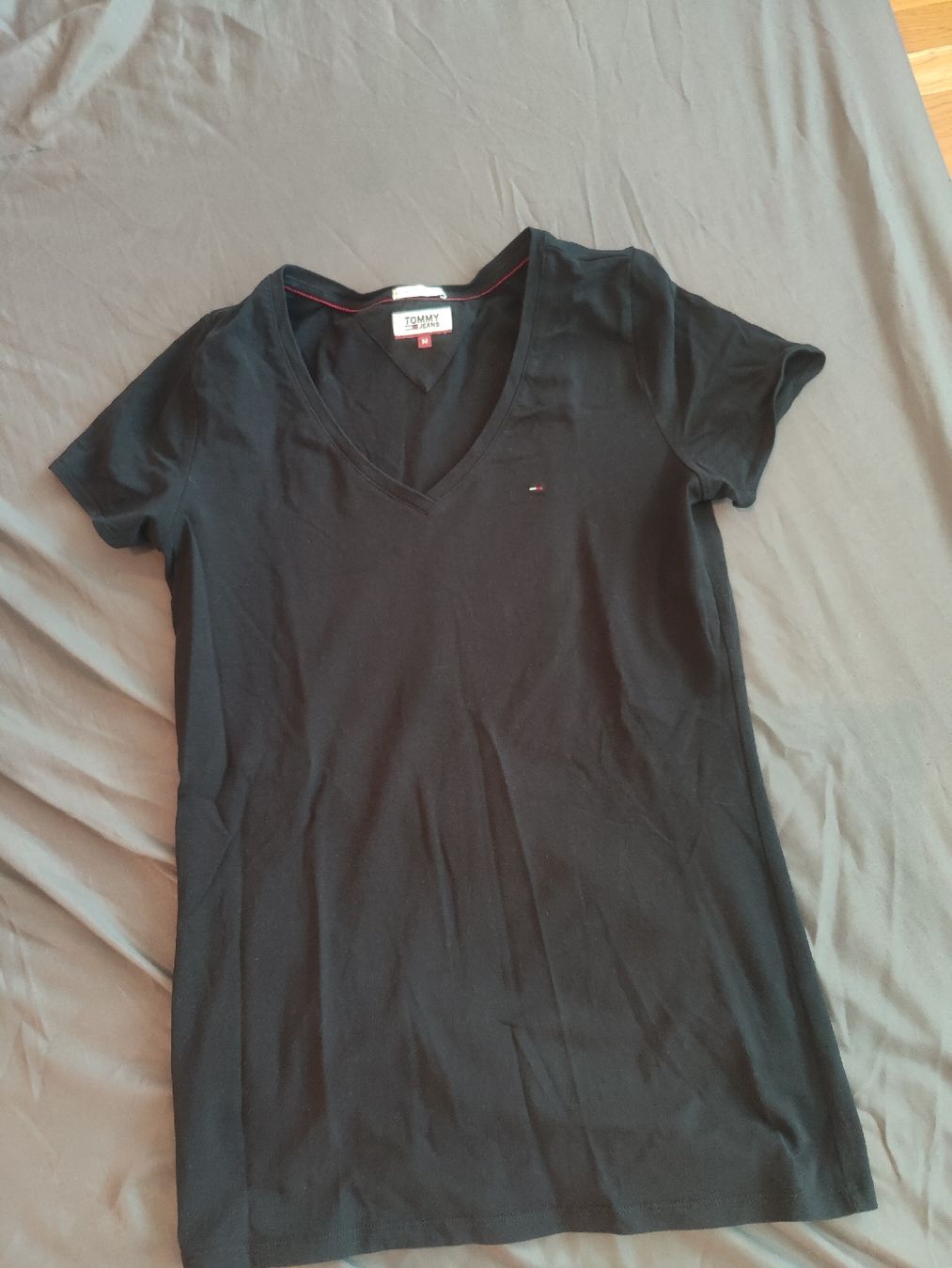 Tommy Hilfiger T-shirts: t shirt Tommy – Neuf (Voir description) à Fribourg par cbu_q7ck