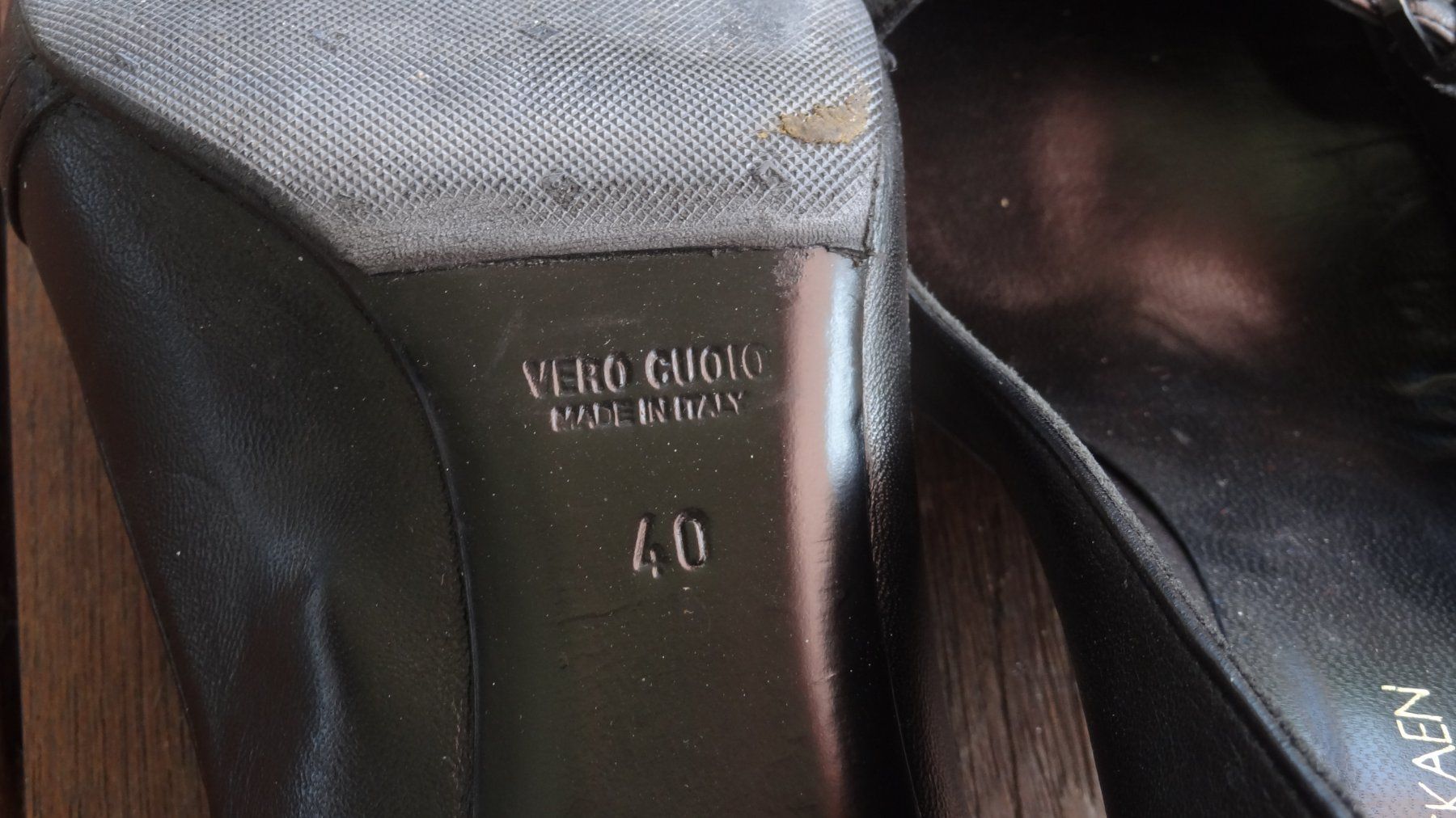 Scarpe da donna: Pumps schwarz, mit Riemchen – Usato da Erlenbach ZH venduto da November-Ergometer 4