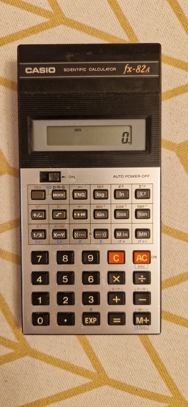 Casio Taschenrechner: Calculatrice vintage Casio Fx-82A – Gebraucht aus Ebikon von Omarchine