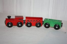Holzlokomotive mit 2 Anhängern