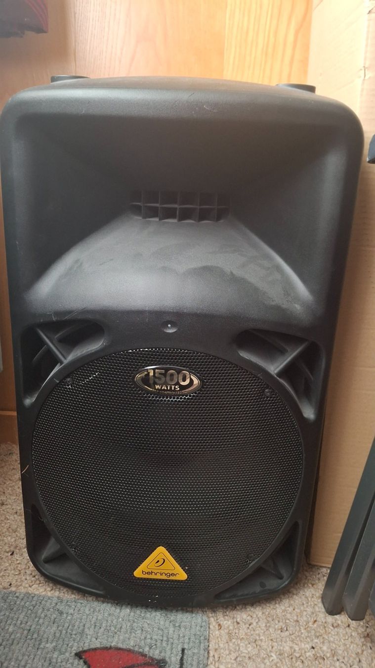 Behringer Haut-parleurs: Behringer Aktiv Musikbox 1500 Watt – D'occasion à Naters par inf_kjs6