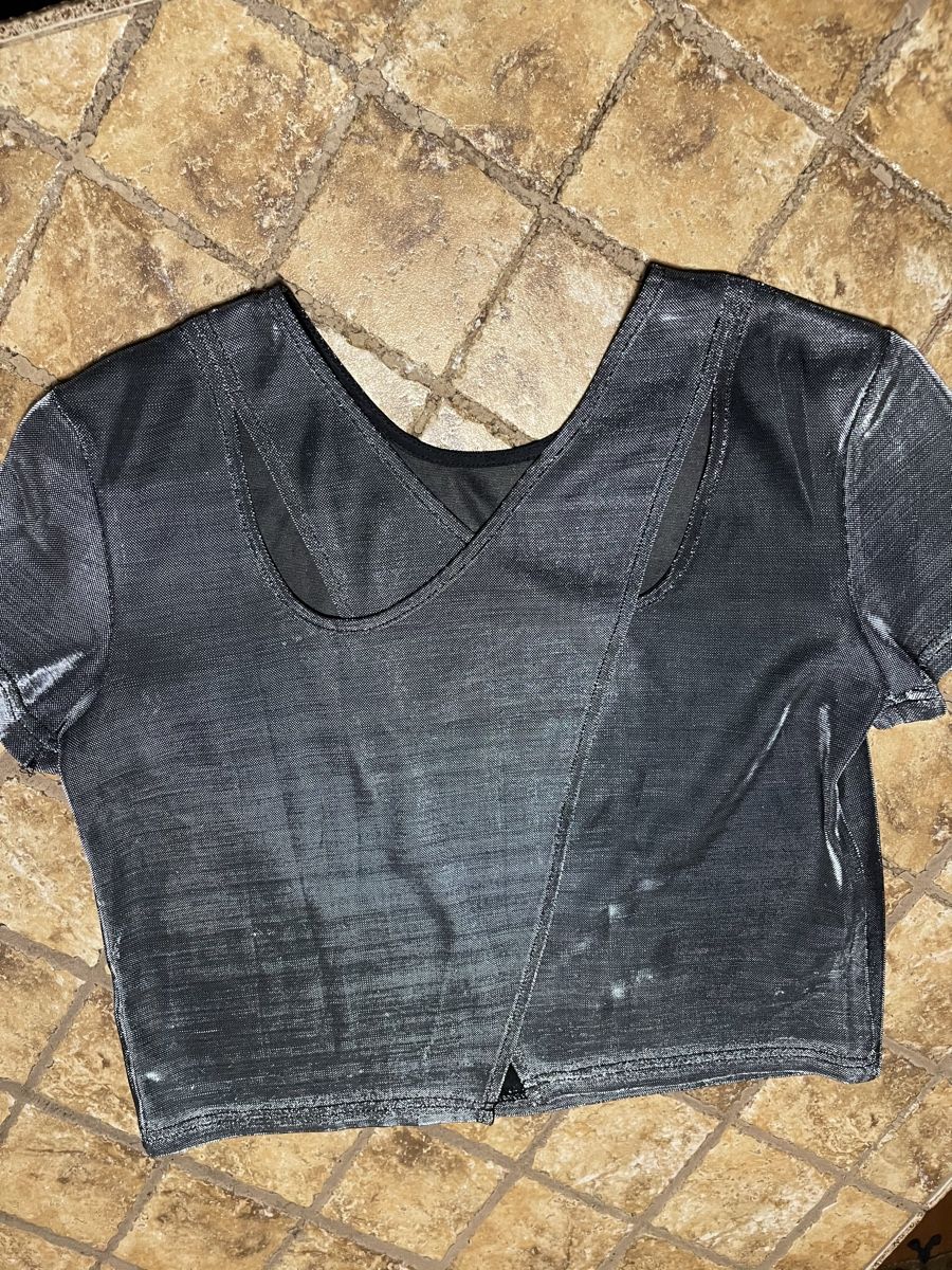 Top: Top corto Lurex argento "Dance Floor" - Stile unico e audace – Nuovo (secondo la descrizione) da Gordevio venduto da LanaZimm 1