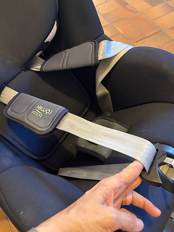 Seggiolini per auto: Britax Römer Swingfix M i-Size – Usato da Zollikon venduto da sin_g9w6 2