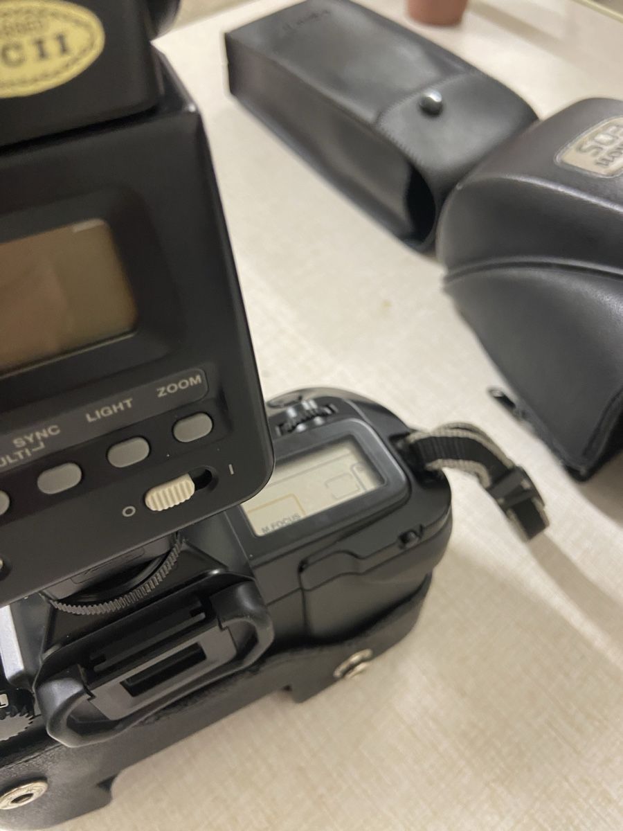 Canon Fotocamera: Canon EOS 650 Kamera mit Blitz – Usato da Dietikon venduto da brocki-eyra 8