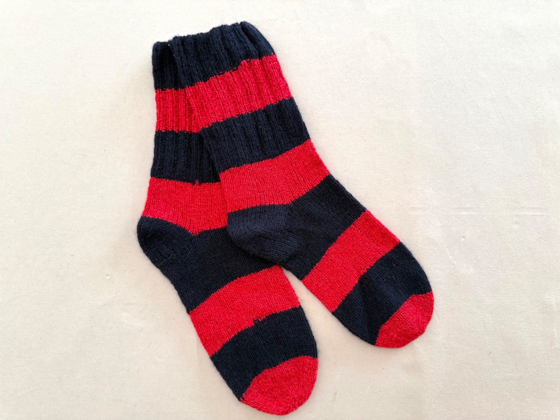 Calze: Cashmere 100%, Hand Made Knitted Socks Red/Black – Nuovo e nell'imballaggio originale da Lugano venduto da Luswre 2