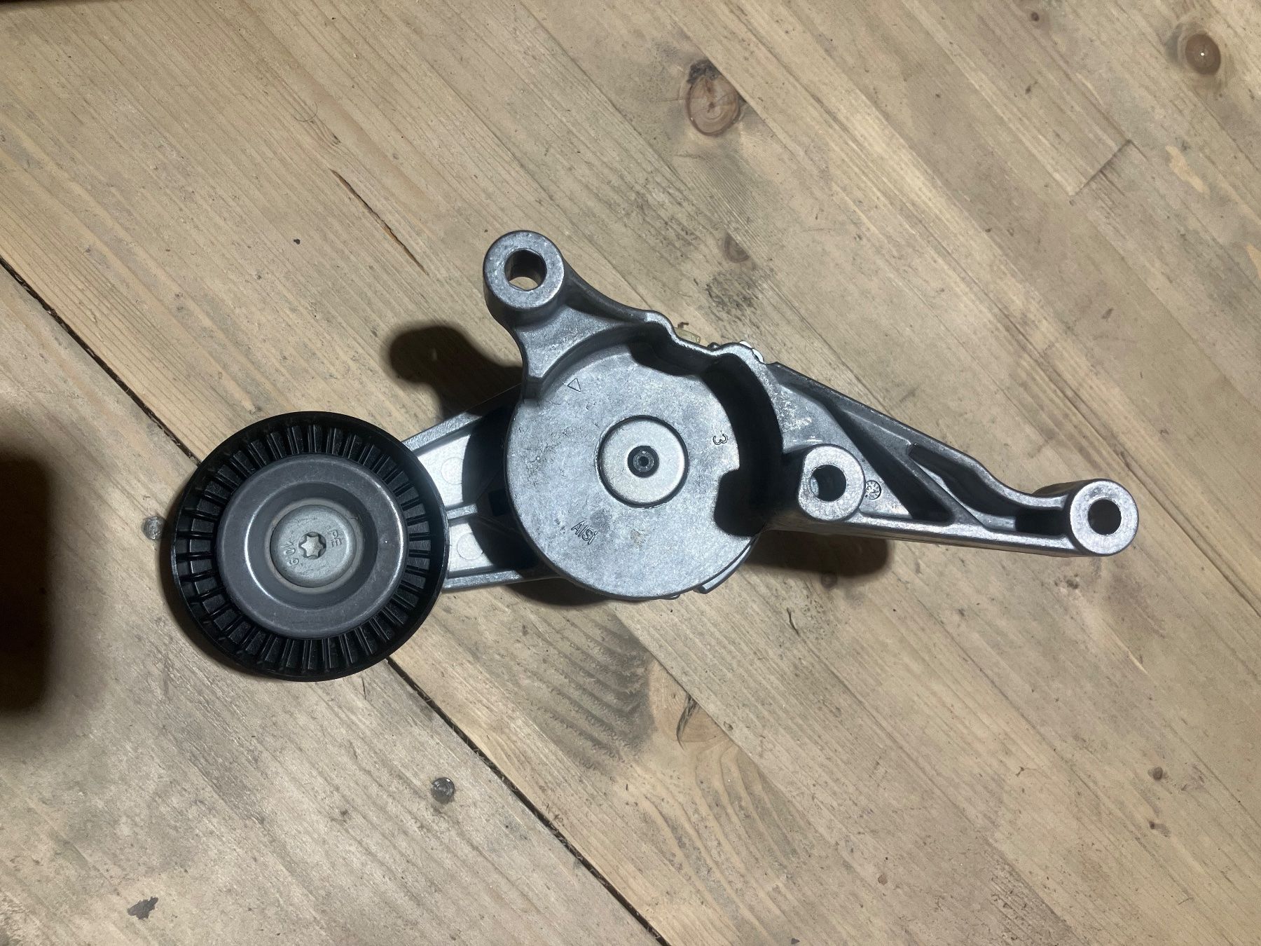 Volkswagen Tutti pezzi di ricambio auto: Flach Rippen Riemen Spanner APV2501 – Nuovo e nell'imballaggio originale da Zollbrück venduto da outlet16 1