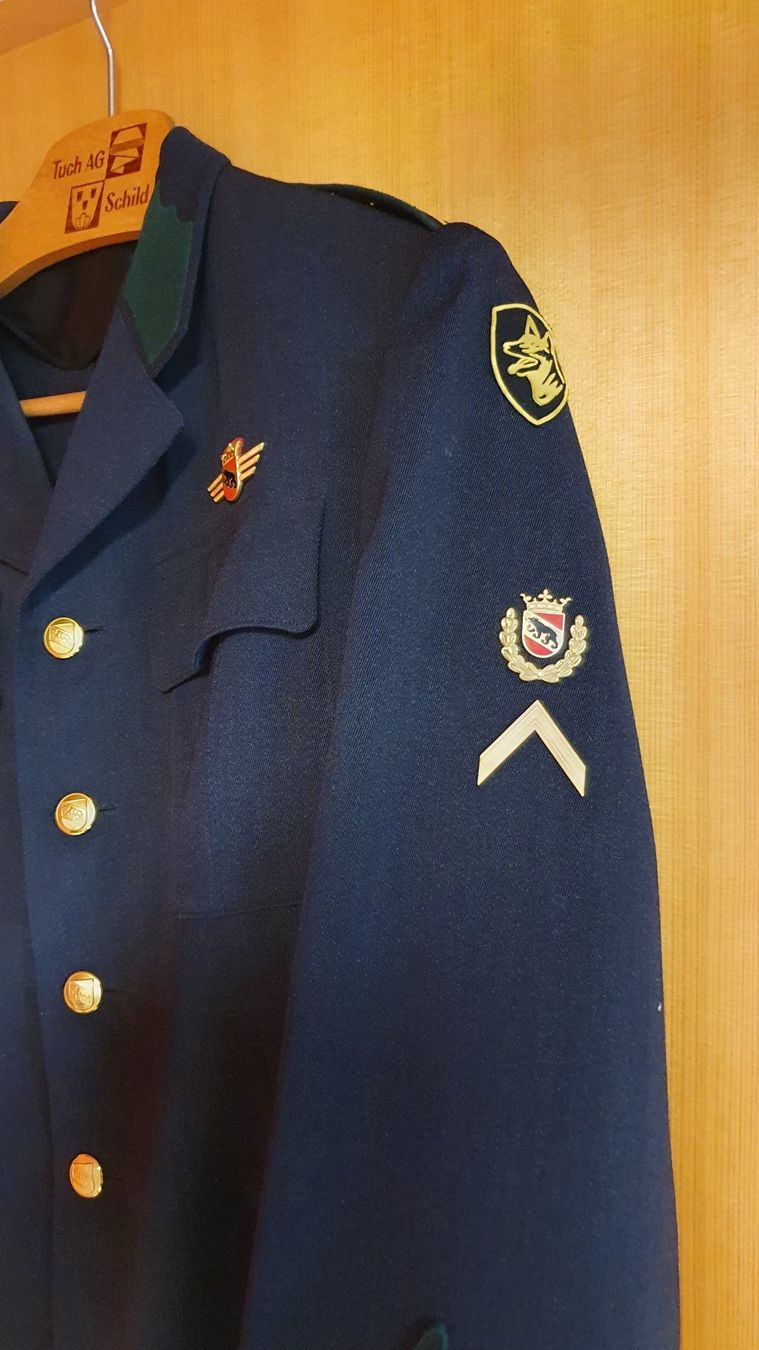 Uniformi: Berner Polizeiuniform aus den 60er Jahren – Usato da Richigen venduto da Auerhahn11 5