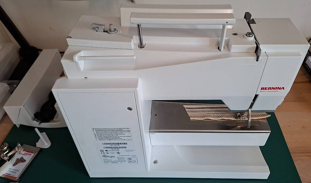 Bernina Macchine da cucire: BERNINA Artista 200 – Usato da Grub SG venduto da mar_2yfd 1