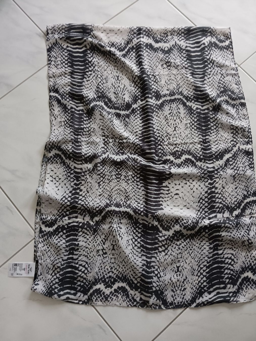 Foulard & Sciarpe: wunderschöner Schal Marc Aurel  neu – Nuovo e nell'imballaggio originale da Stansstad venduto da leoni66 1