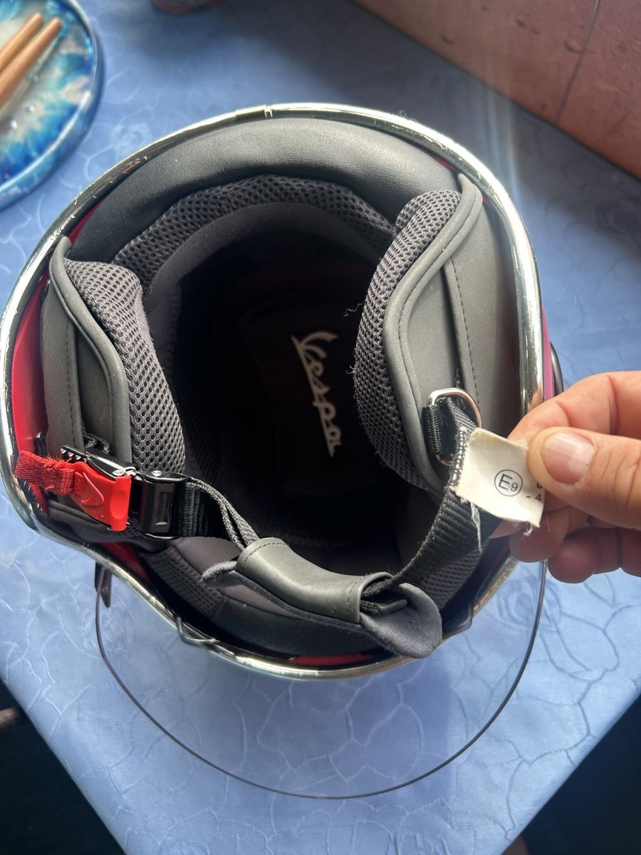 Vespa Caschi & visiere: Helm vespa – Usato da Basel venduto da Krisztina.na 2