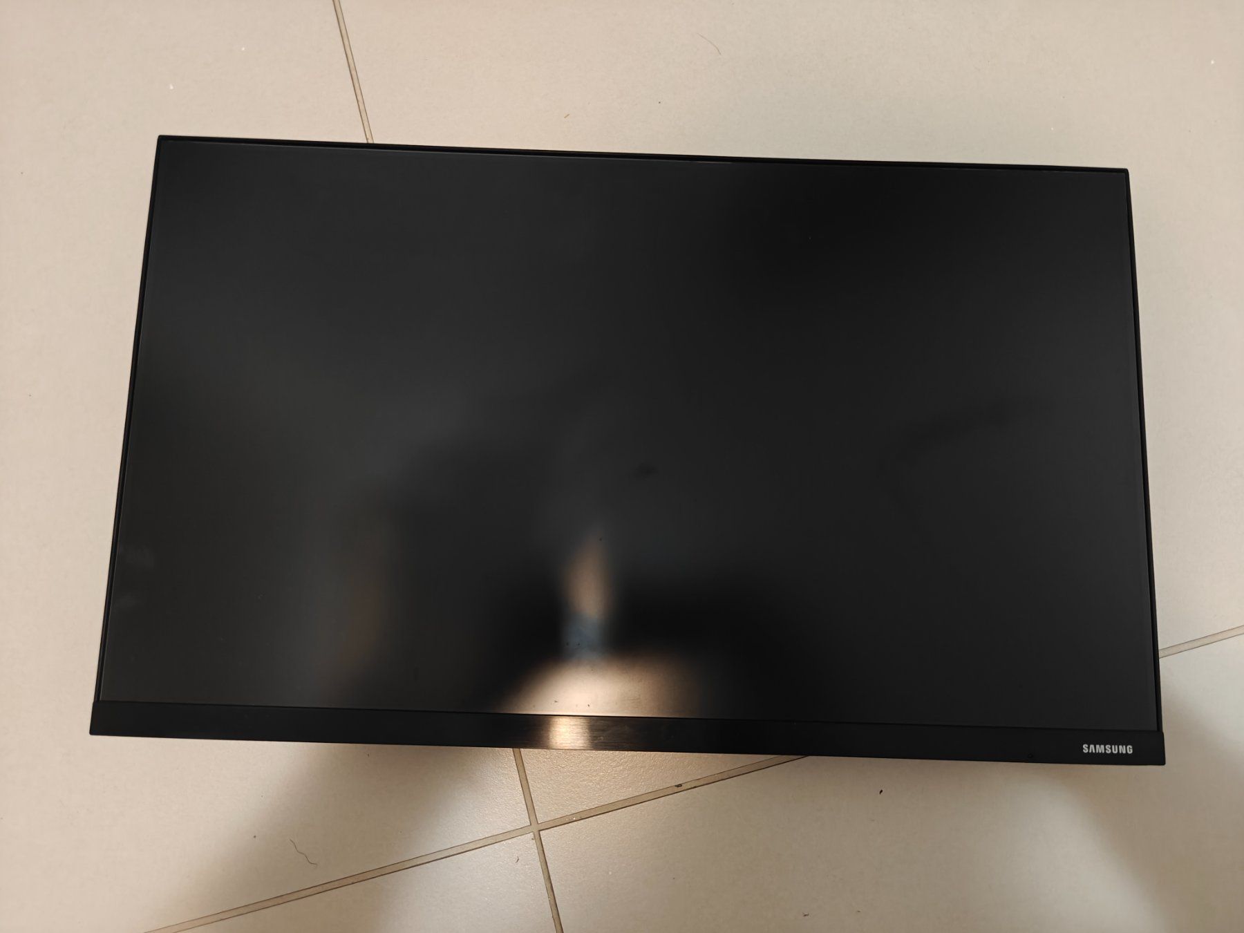 Samsung Monitor: 24" Computer screen – Usato da Basel venduto da Lotsofprosecco