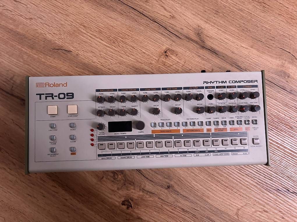 Roland Strumenti musicali: Roland Tr-09 Rhythm Composer – Usato da Gamprin-Bendern venduto da AkM_Vintage 1