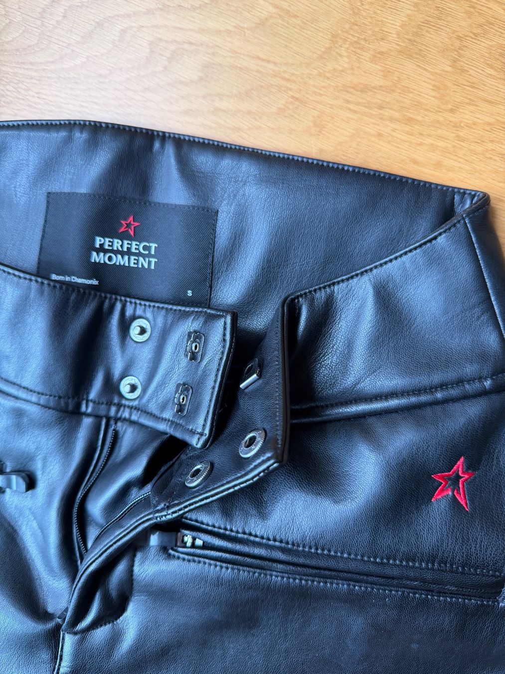 Pantaloni: PERFECT MOMENT, Ski-Lederhose, Grösse S – Usato da Horgen venduto da prelovedzh 4