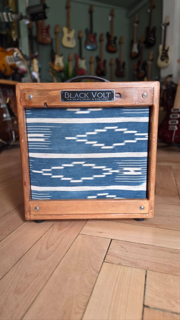 Strumenti musicali: Black Volt The Hawk – Usato da pieterlen venduto da AntonelloGuitars