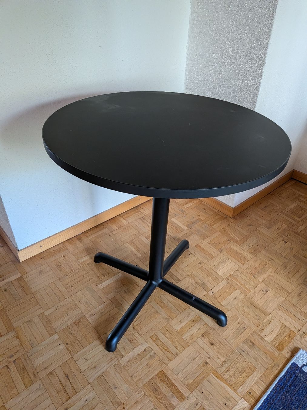 Tables: Tisch – D'occasion à St. Gallen par philinebrun