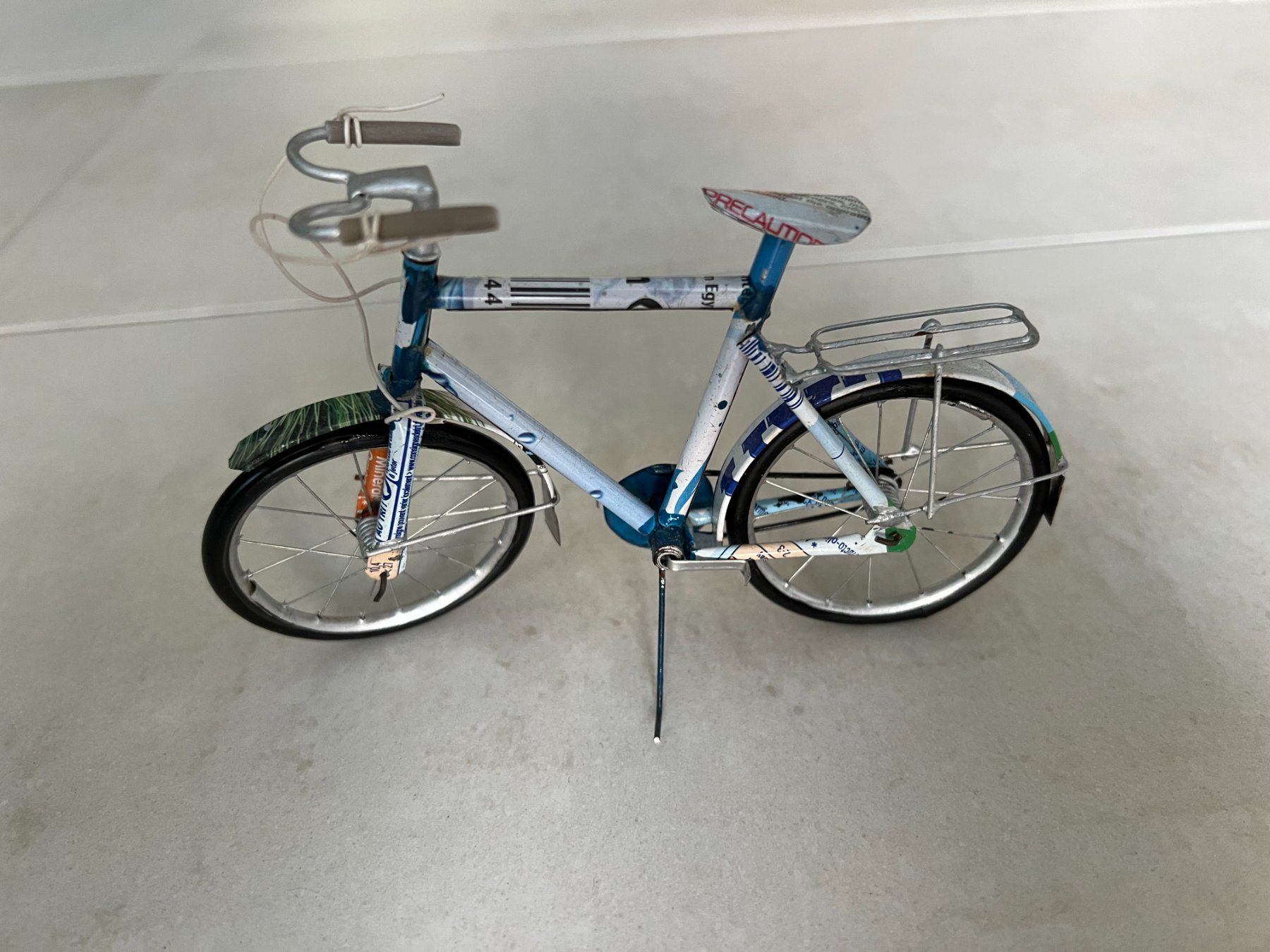 Tutte le decorazioni: Recycling-Minivelos als Dekoration – Usato da Schüpfheim venduto da Rezwel