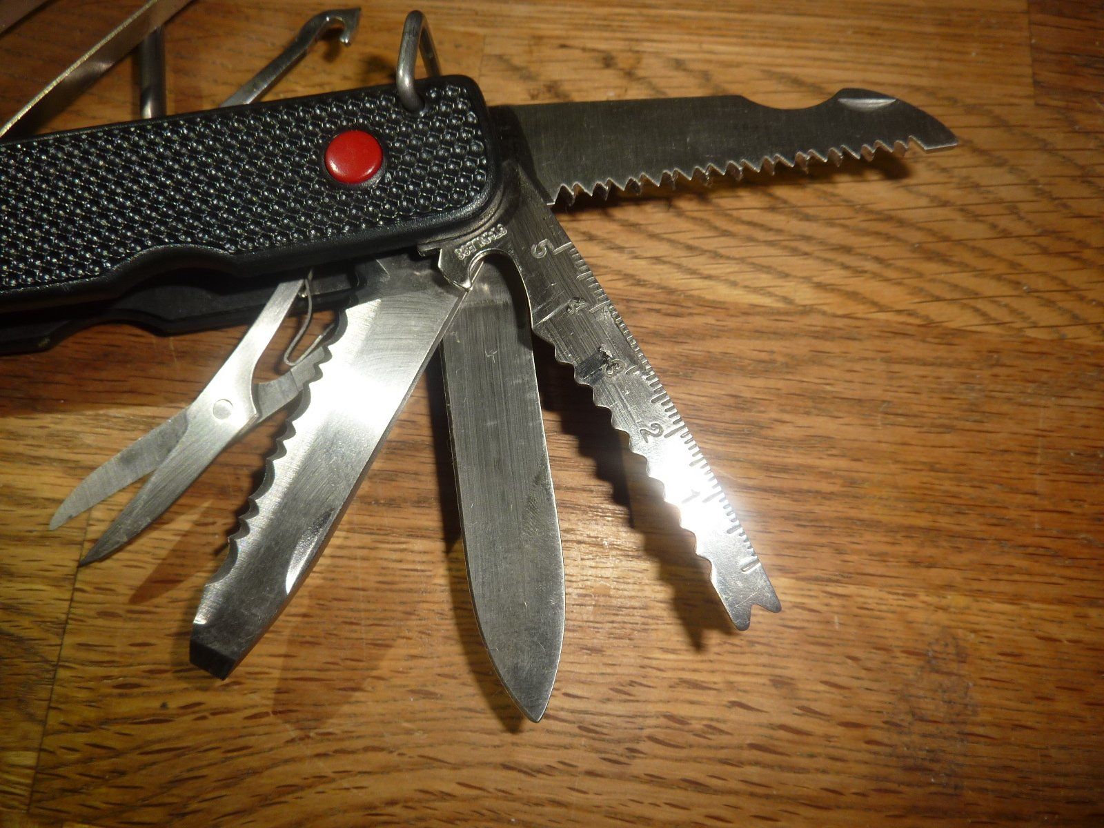 AC-DC Alle Werkzeuge: 12 in 1 Multi Tool Zange Neu mit Tasche – Gebraucht aus Hochfelden von swissice 5