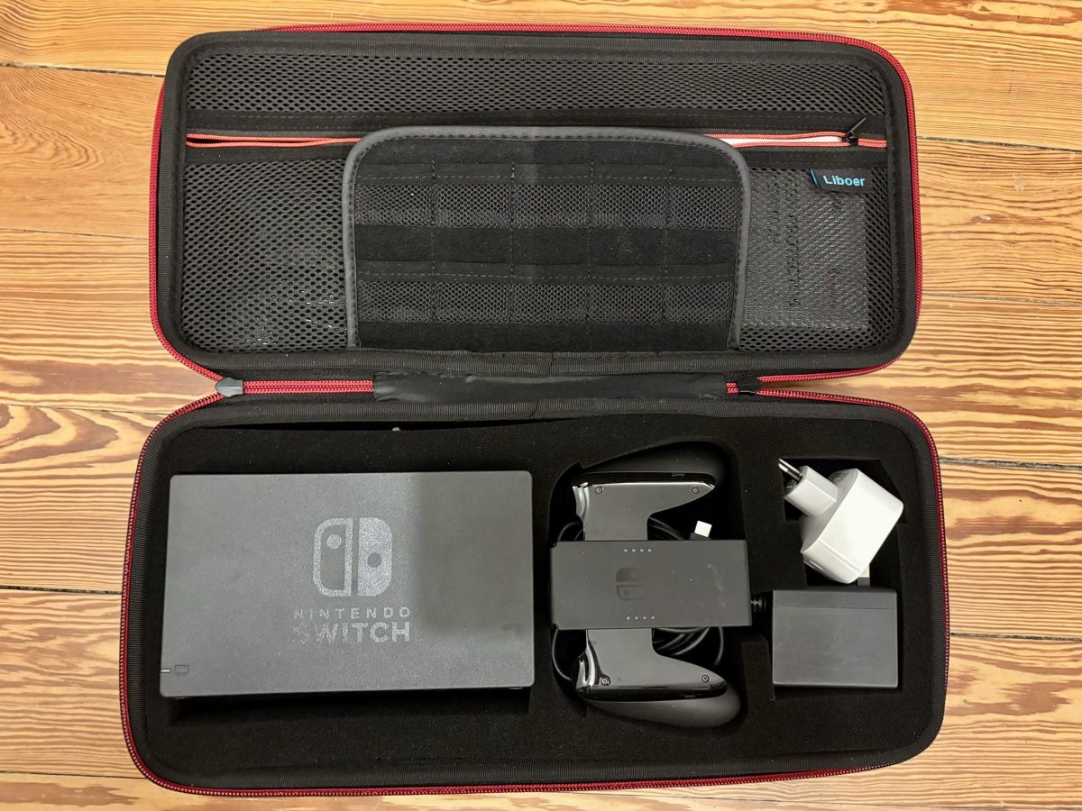 Nintendo Console: Nintendo Switch 1 with accessories  – Usato da Chavannes-Renens venduto da yaw_kp88 4