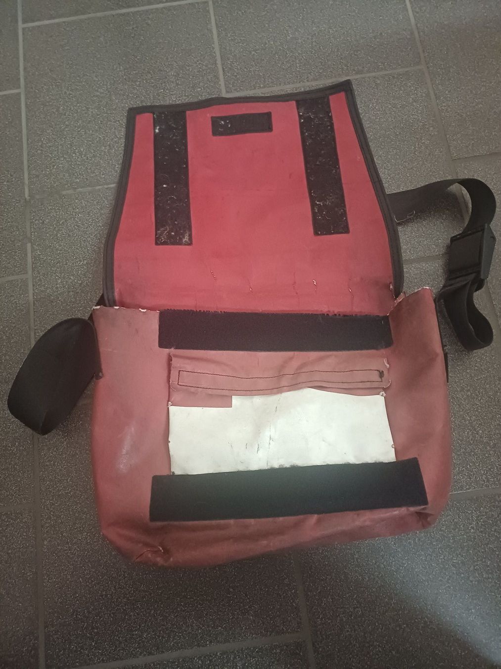 Freitag Sacs: Freitag Tasche, Rot/Weiss – D'occasion à Glarus par werkstatt-cafe 2