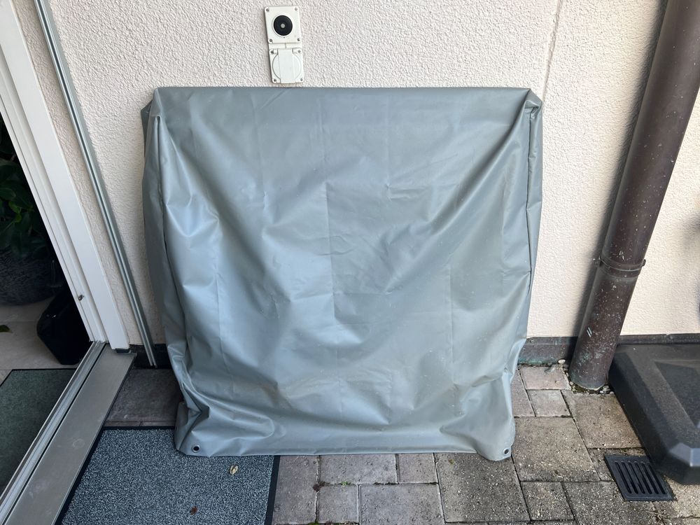 2 Biergartenstühle (Holz Metal) + Tisch + Abdeckungen Kaufen auf
