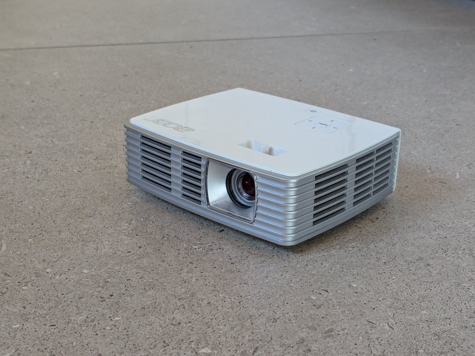 Acer Proiettori: ACER L132 LED-Beamer – Usato da Schlatt ZH venduto da thespy72