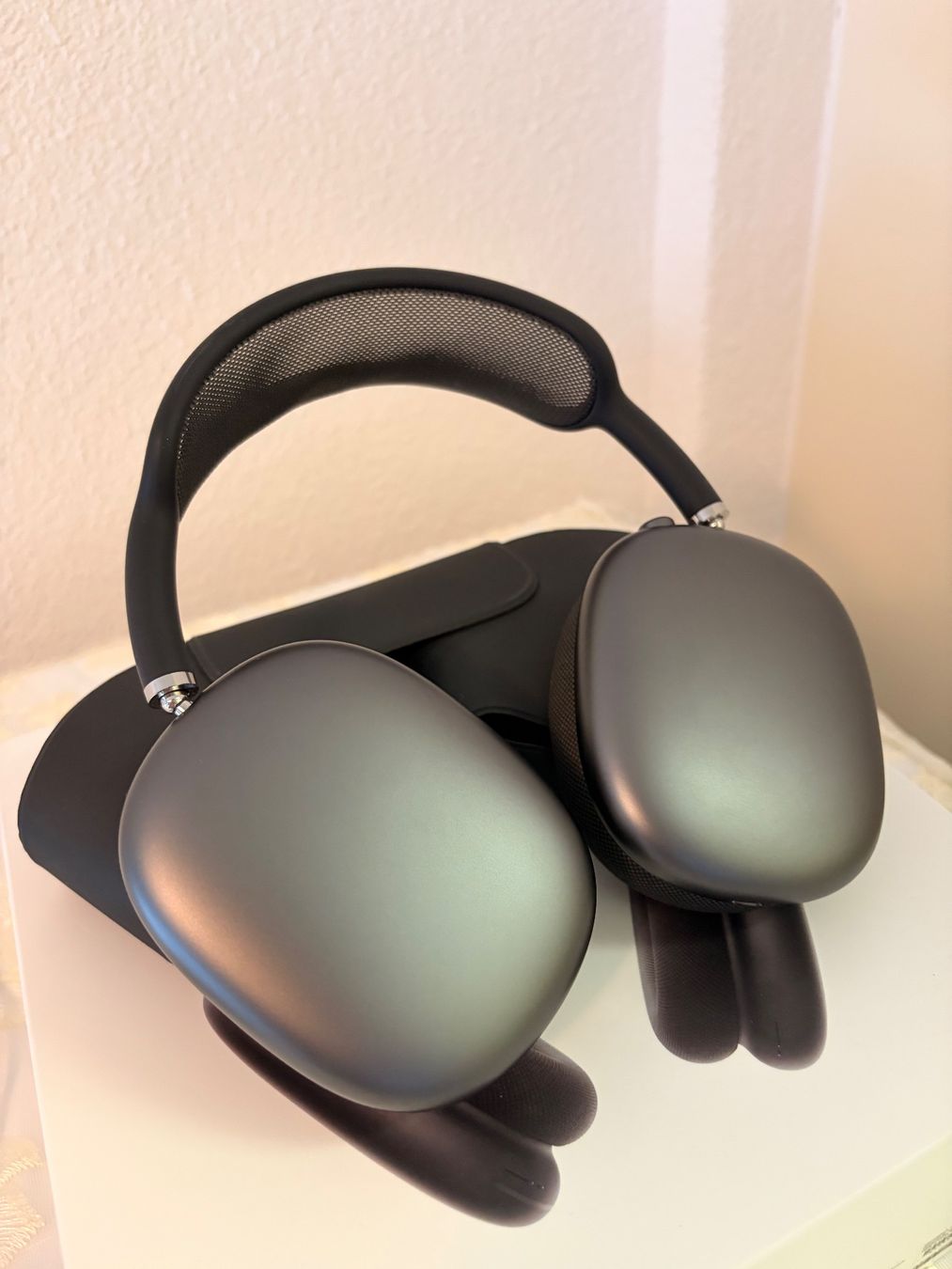 Apple Cuffie: Apple AirPods Max Kopfhörer Space Grau mit Smart Case – Usato da Olten venduto da emin93