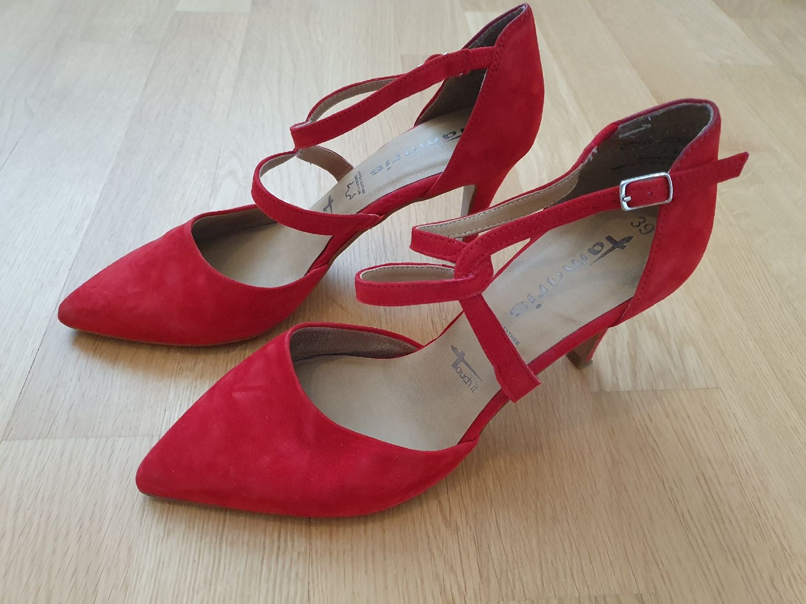 Tamaris Scarpe da donna: Schöne Leder-Sandaletten rot, Grösse 39 – Nuovo (secondo la descrizione) da Wettingen venduto da __Dom__ 2