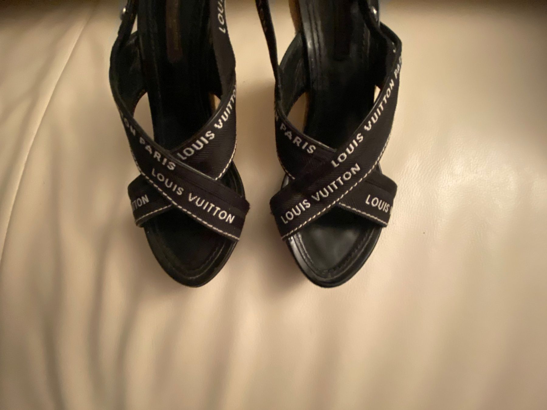 Louis Vuitton Damenschuhe: Extravaganter must have LOUIS VUITTON Damenschuh, Gr. 37.5 – Gebraucht aus Winkel von ferrari2022 2