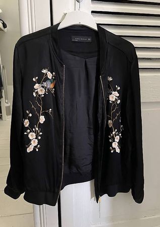 ZARA Bomberjacke mit Stickerei S