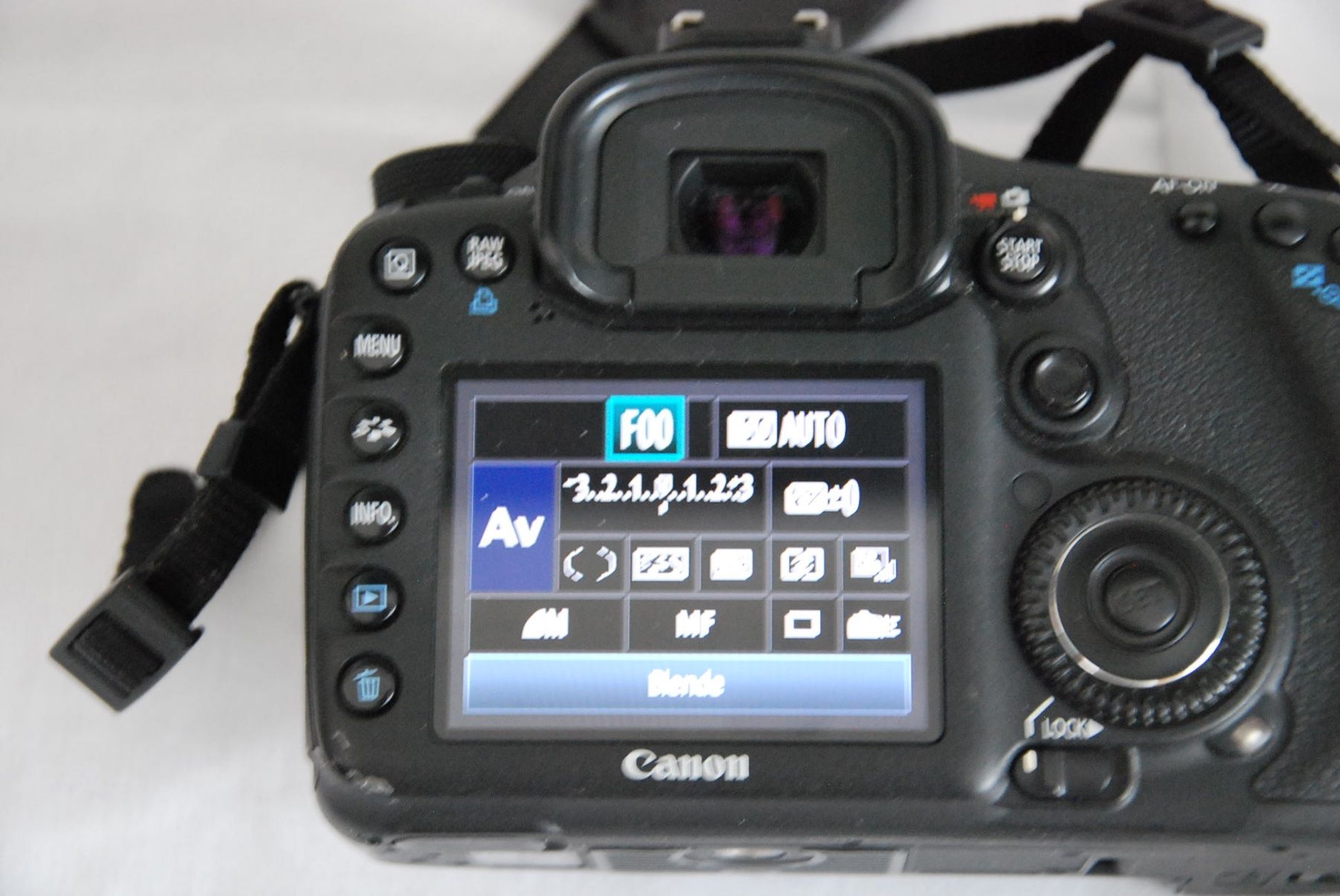 Canon Fotocamera: Canon EOS 7 Body+ Akku/Ladegerät – Usato da Biel/Bienne venduto da Mauler03 1