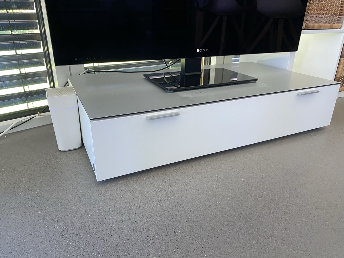 Mobili TV: Lowboard TV Möbel weiss grau gebraucht – Usato da Luzern venduto da TTMaster