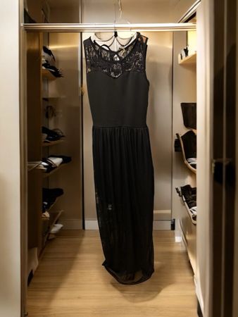 Elegantes Abendkleid mit Spitze Gr. XS