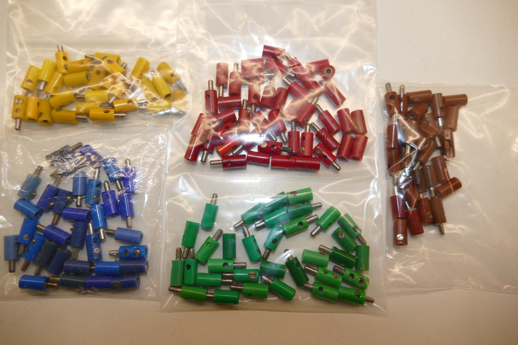 Märklin Modellini di ferrovie: Märklin H0: Viele Stecker in 5 Farben sortiert – Usato da Niederhasli venduto da rail-duerst 2